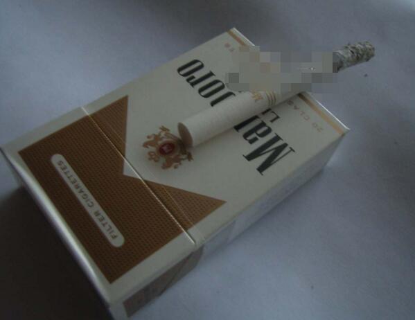 百乐门水蓝是进口香烟吗